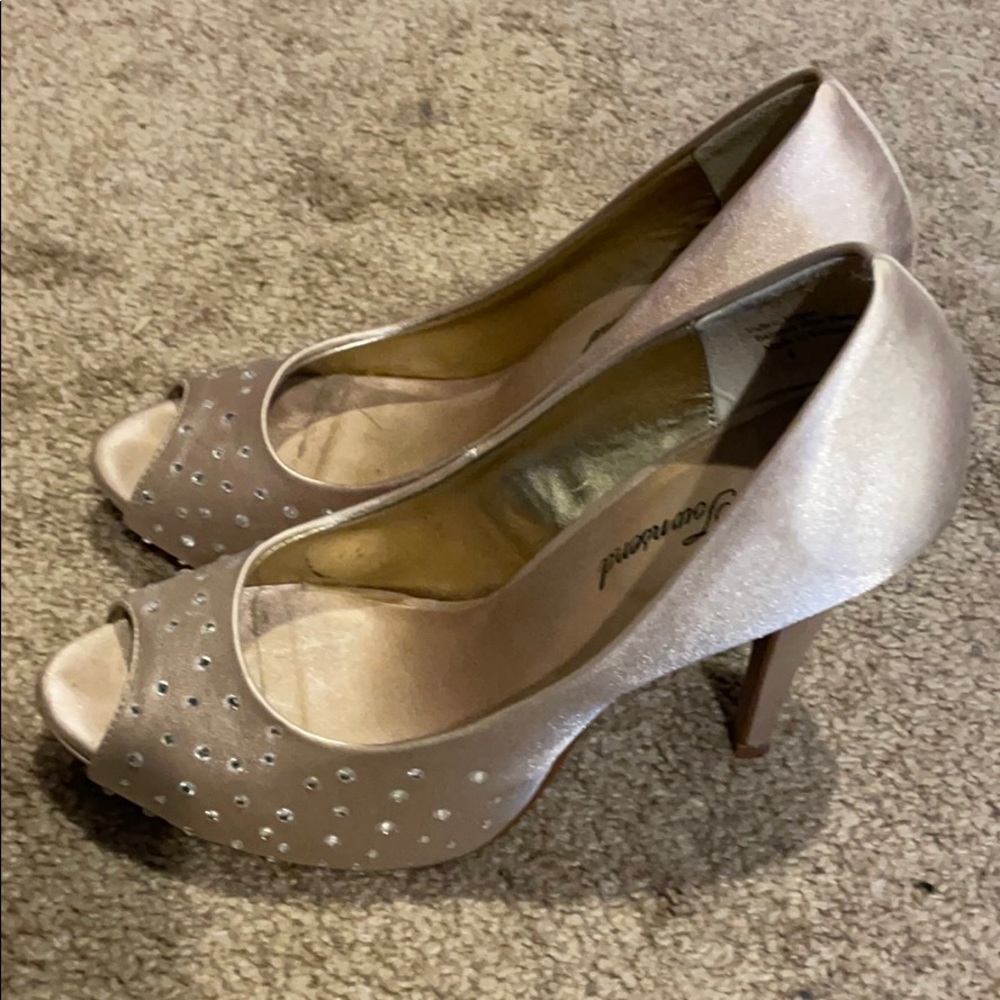 Heels - Picture 4 of 4